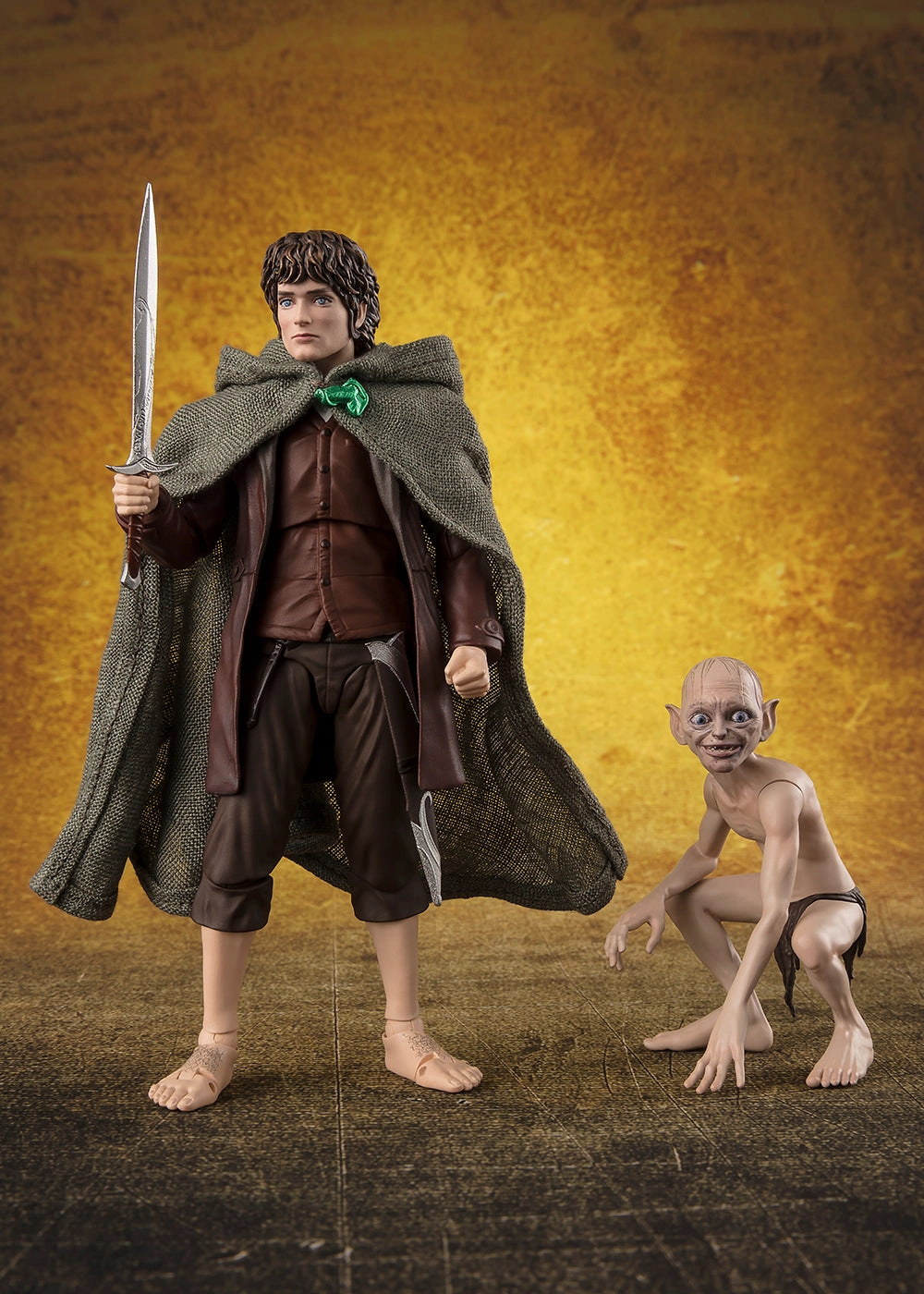 S.H. Figuarts The Lord of the Rings: The Fellowship of the Ring Frodo Baggins and Gollum Set Action Figure Resolution Phase Impact Make